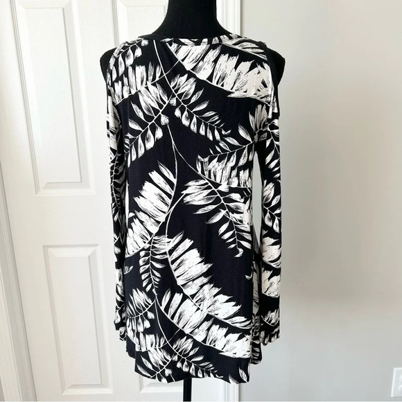 Karen Kane Leaves Pattern Cold Shoulder Bell Sleeve Top - Picture 3 of 15